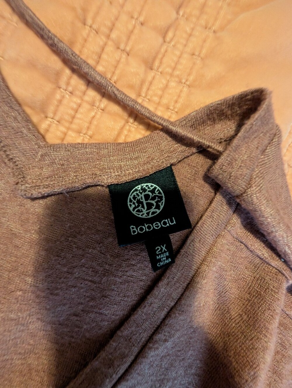 Women's Rust/Brown V-Neck Short Sleeve Top - Picture 2 of 2